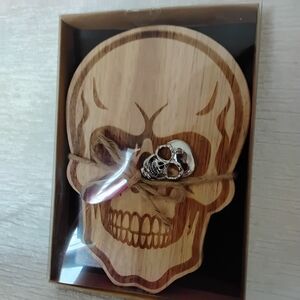 Skull Shaped Cutting Board with Skull Handle Cheese Spread Knife ~9"x6.5" New